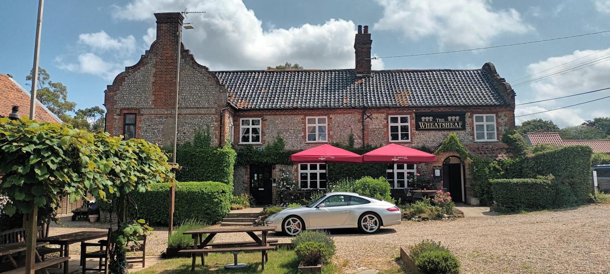 The Wheatsheaf Hotel Mundesley Bagian luar foto