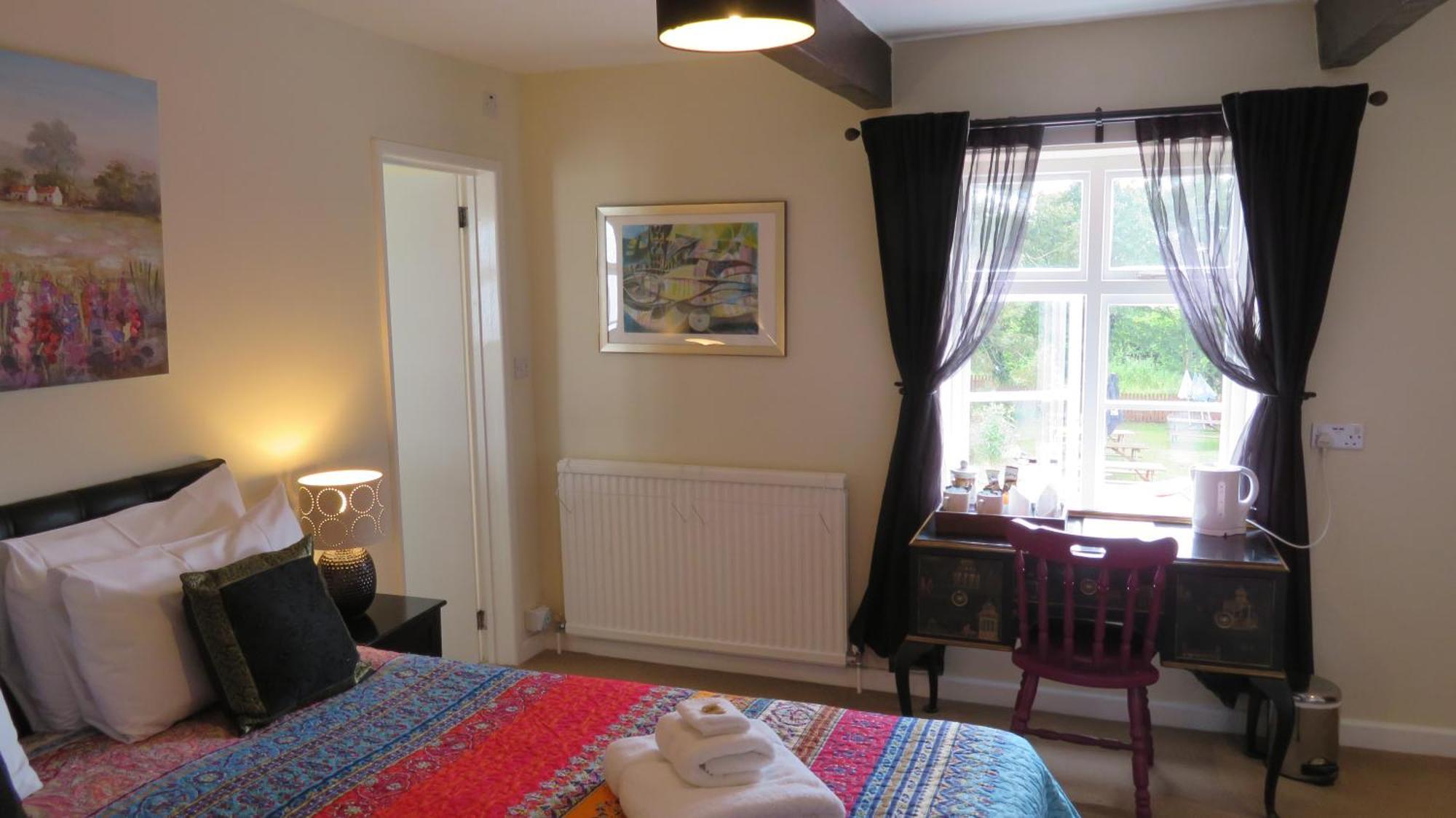 The Wheatsheaf Hotel Mundesley Bagian luar foto