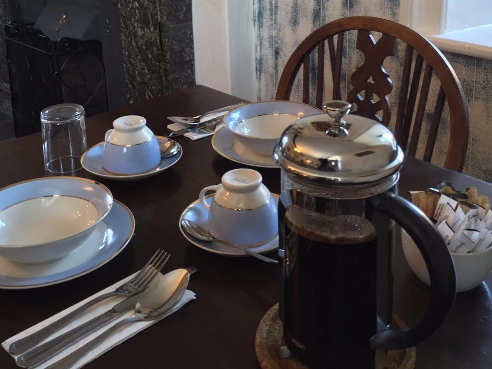 The Wheatsheaf Hotel Mundesley Bagian luar foto