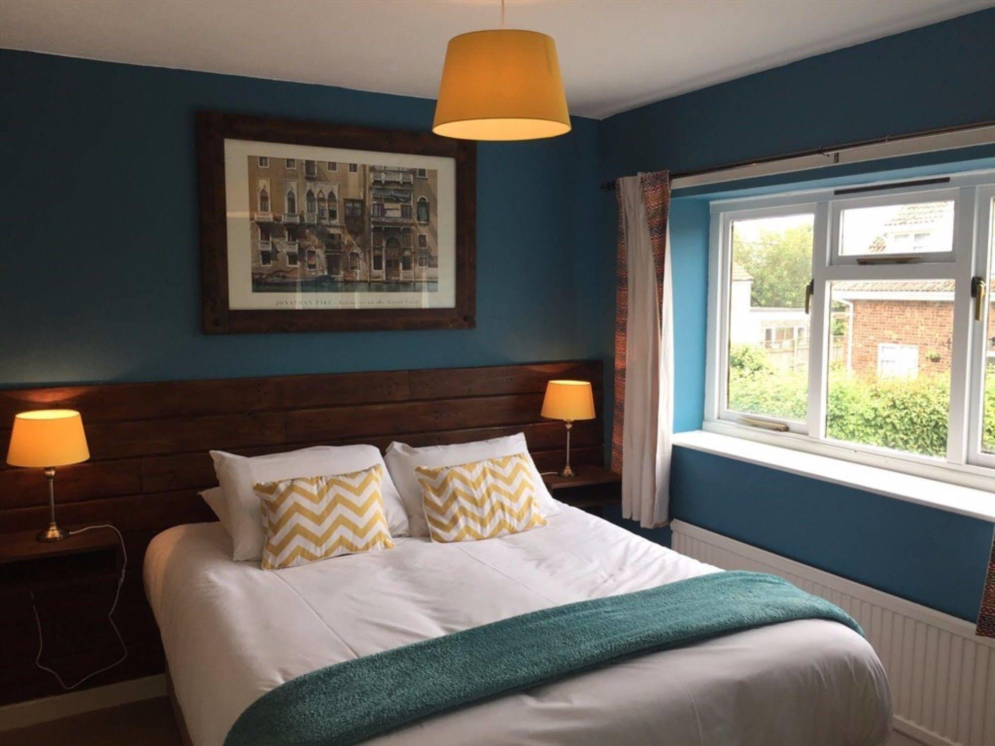 The Wheatsheaf Hotel Mundesley Bagian luar foto