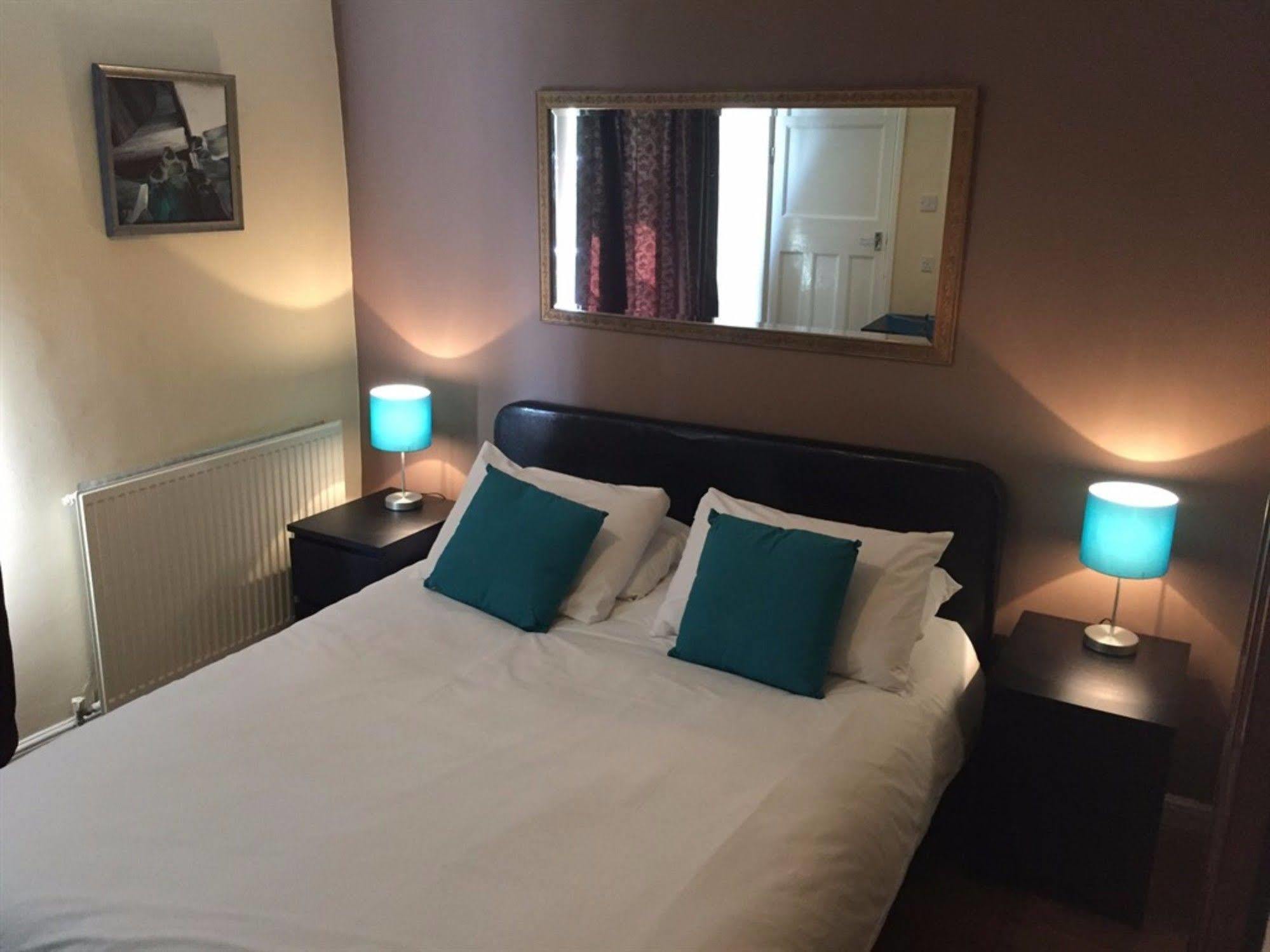 The Wheatsheaf Hotel Mundesley Bagian luar foto
