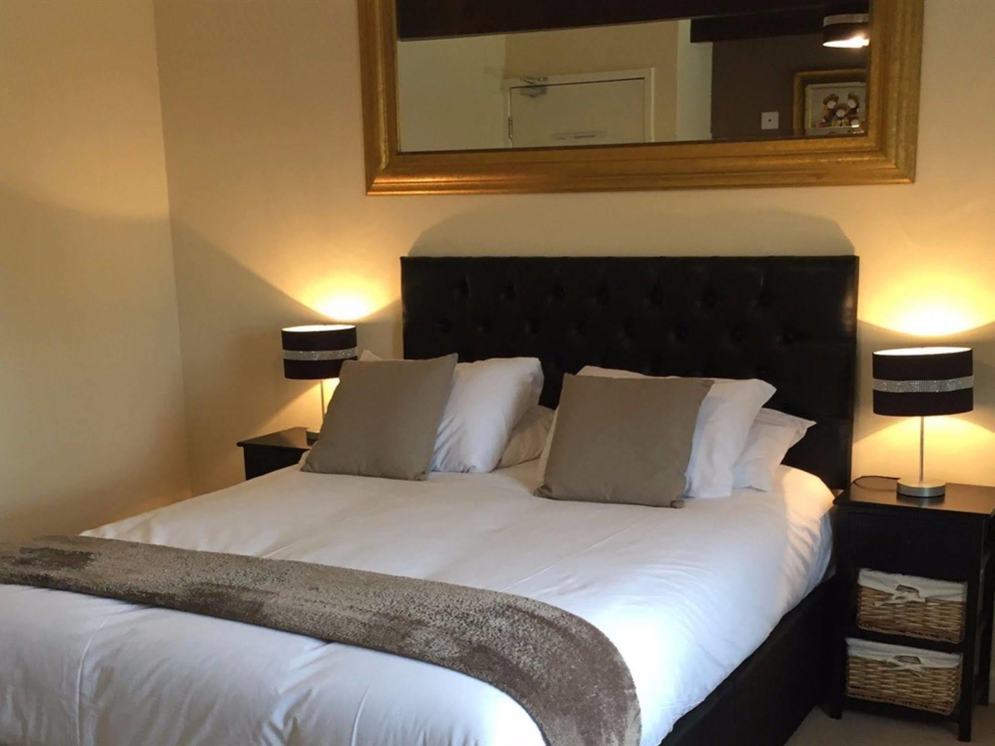The Wheatsheaf Hotel Mundesley Bagian luar foto
