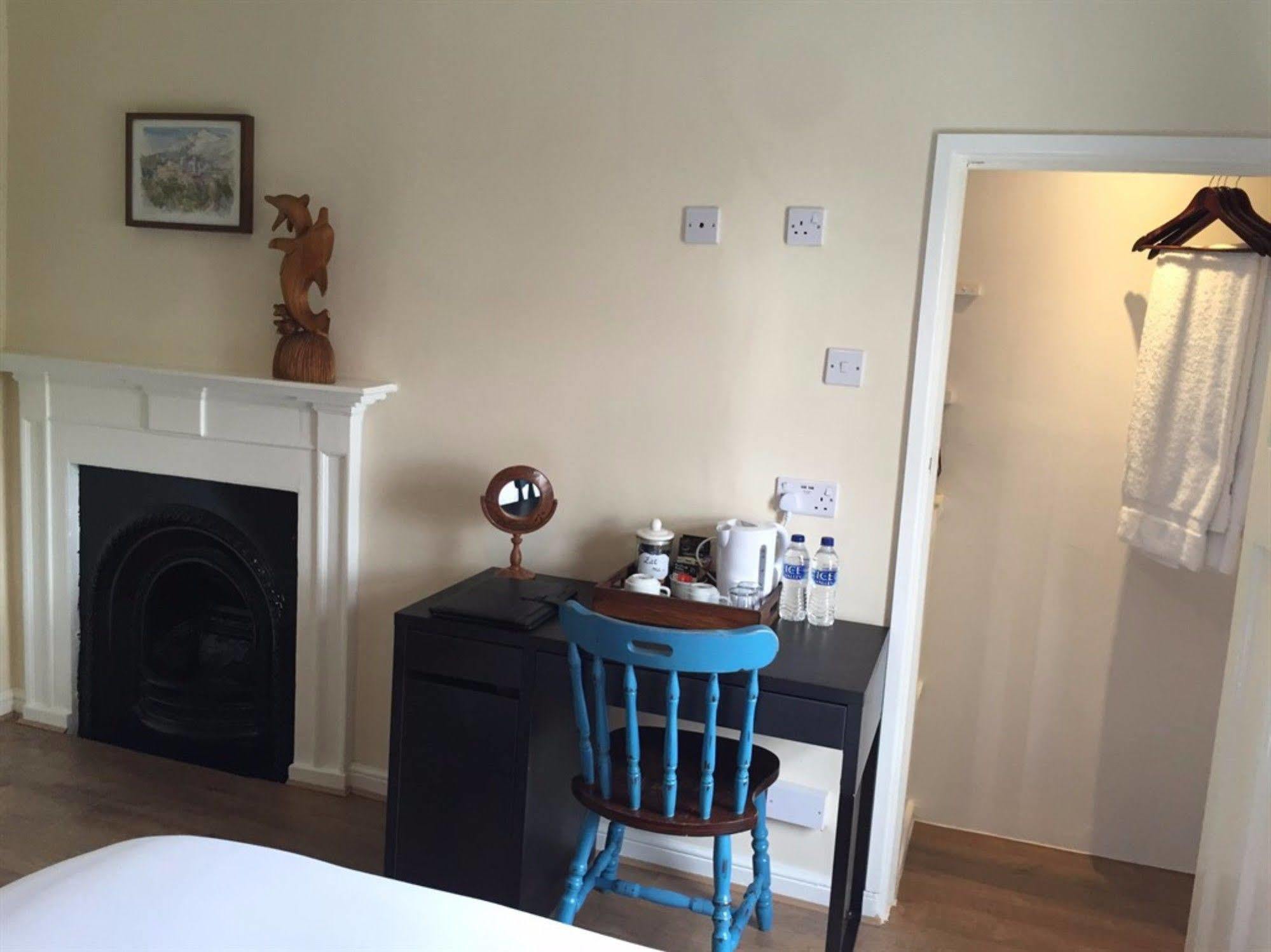 The Wheatsheaf Hotel Mundesley Bagian luar foto